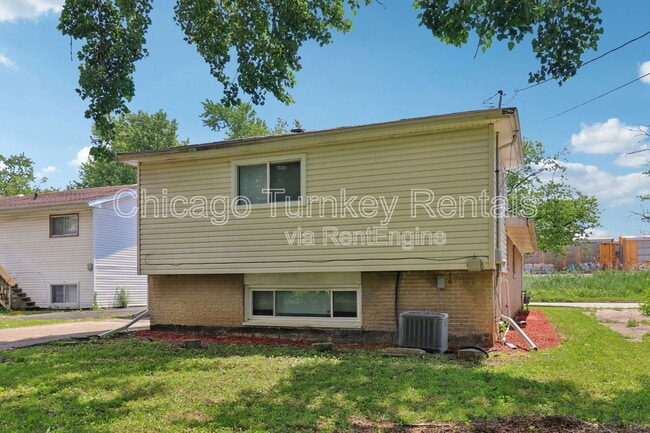 Building Photo - 16538 Park Ave