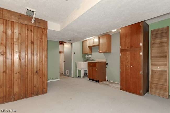 Building Photo - 1752 Brainard Rd