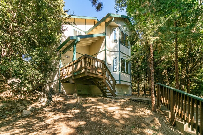 Building Photo - 1005 Chillon Dr