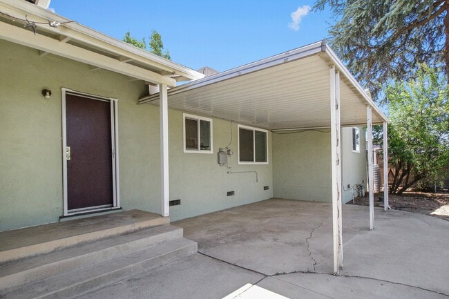 Building Photo - 1073 Palm Ave