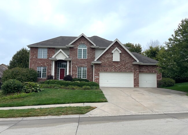 Primary Photo - Comfort Meets Function in This 4-Bedroom H...