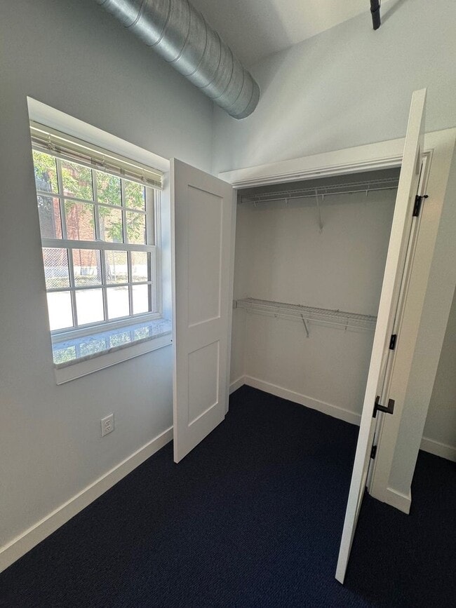 Building Photo - Beautiful 2 Bedroom 2 Bath Apartment on Ma...