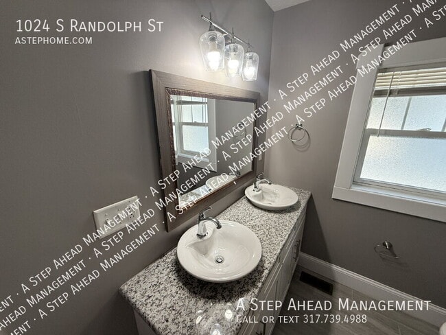 Building Photo - 1024 S Randolph St