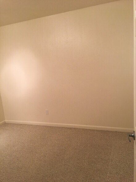 Building Photo - 1111 Maxwell Ave #123