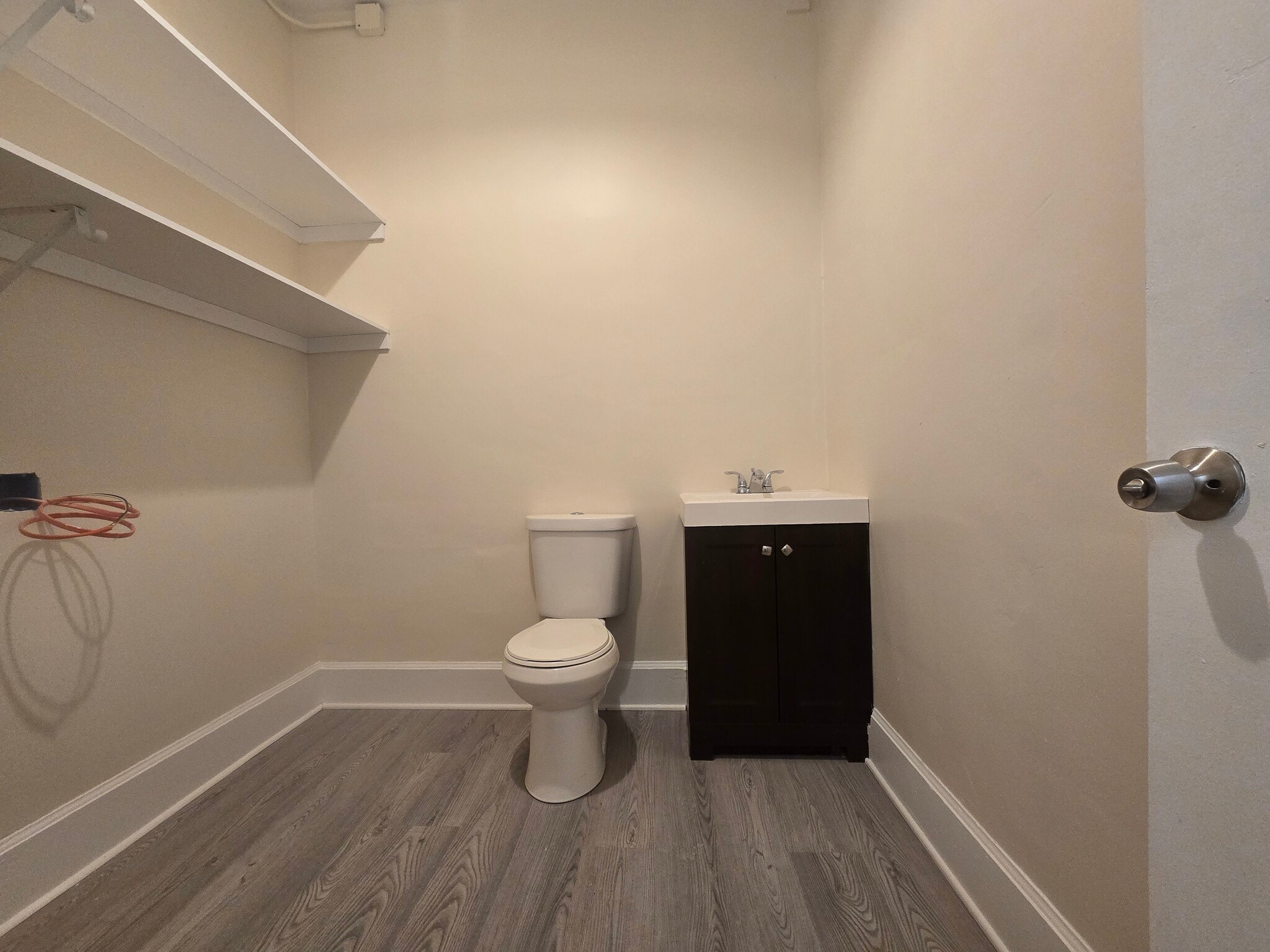 Building Photo - 584 Main St