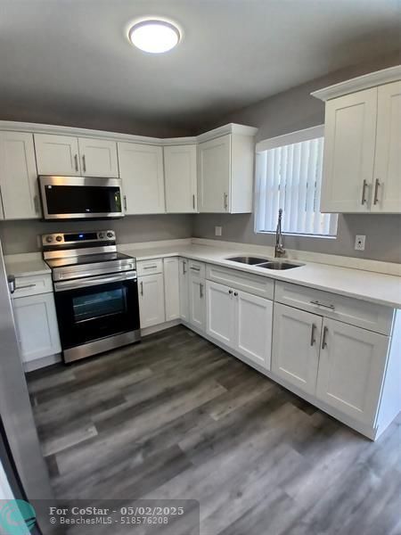 Building Photo - 4687 Martha Louise Dr