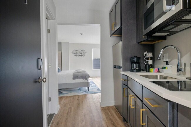 Building Photo - 94 Cottage St