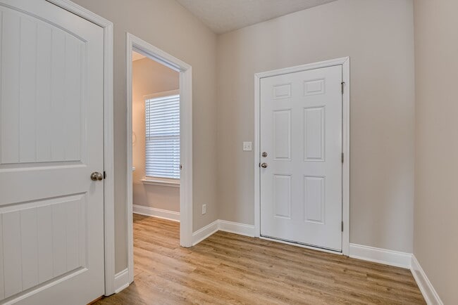 Building Photo - 2 Bed/ 2 Bath Townhome - 7 Minutes from Fort Gordon!