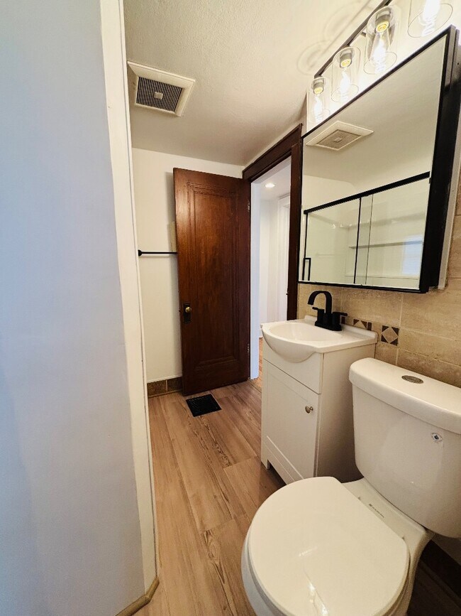 Building Photo - 7126 W Congress St