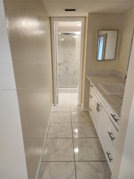 Building Photo - 2148 White Pine Cir