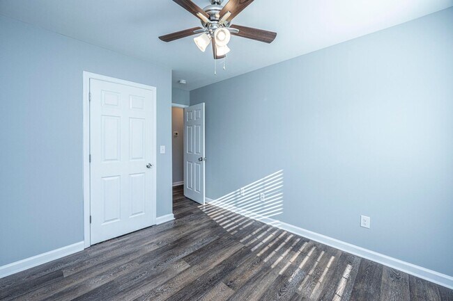 Building Photo - **COMPLETLEY RENOVATED** 4 Bed, 3 Bath Home In Summerville!!