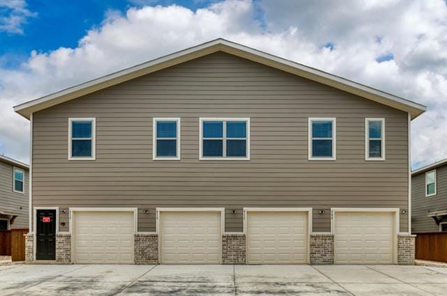 Building Photo - 611 Harvest Moon Dr