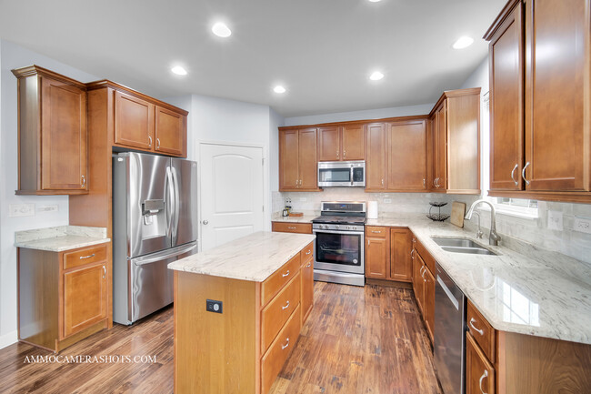 Building Photo - 2305 Brookstone Dr