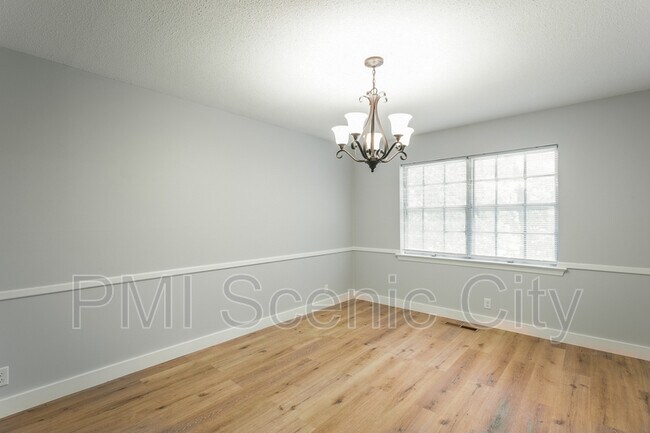 Building Photo - 508 Briar Park Ln