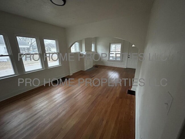 Building Photo - 400 Walton Ave