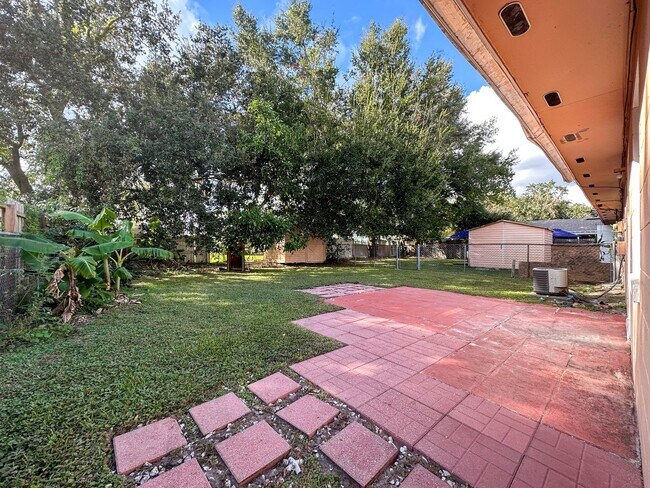 Building Photo - Fully Fenced Privacy in Orlando – Stylish ...