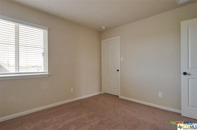 Building Photo - 271 Limestone Creek