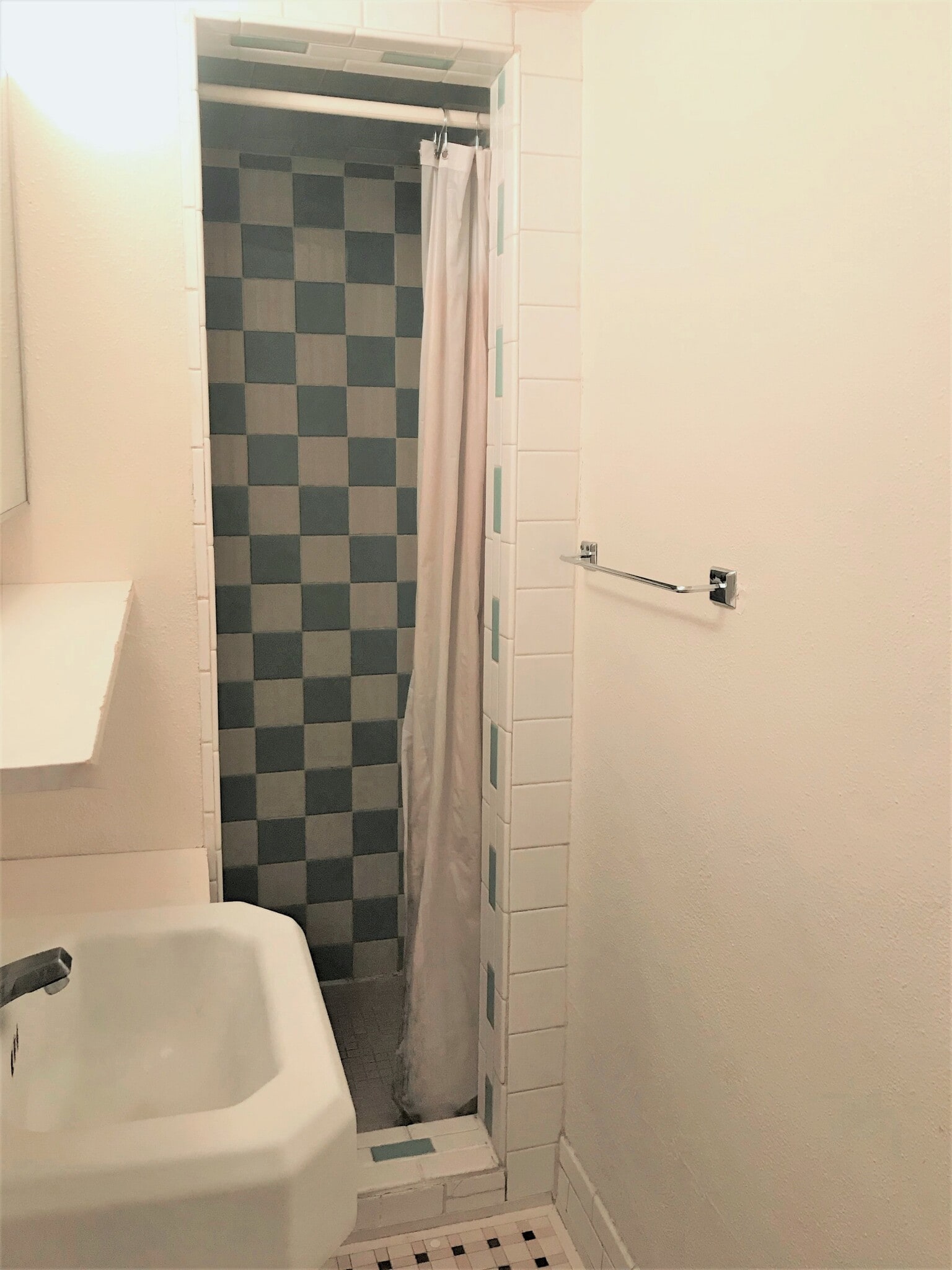 Building Photo - 6418 University Ave