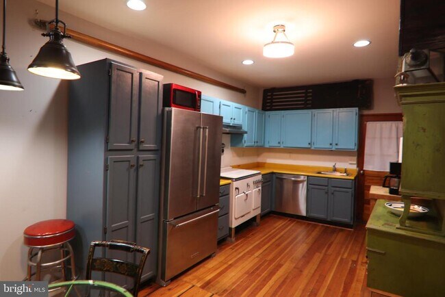 Building Photo - 1223 Haubert St