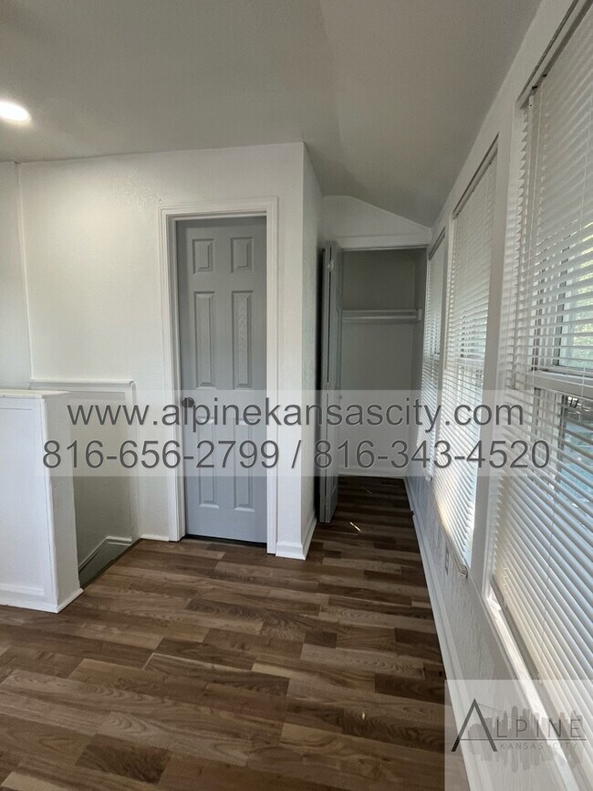 Building Photo - Updated NE Home, Garage, Section 8 OK! Fenced!