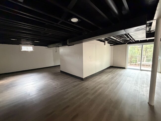 Building Photo - Beautiful Update Brick Ranch!