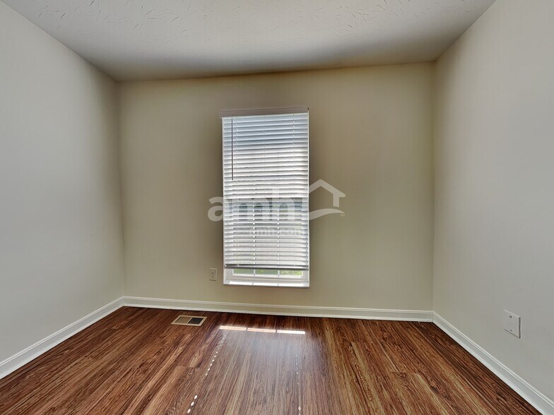 Building Photo - 10351 Chambersburg Dr