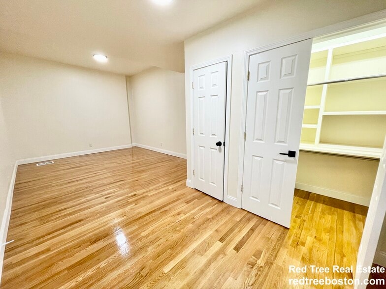 Building Photo - 523 E 3rd St