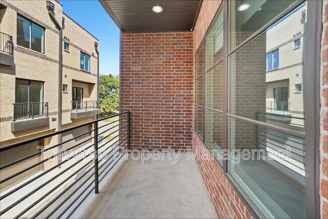Building Photo - 408 Rayner Ave