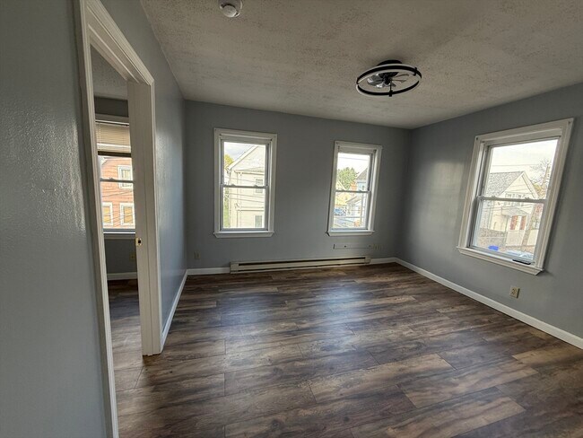 Building Photo - 18 Meadow St