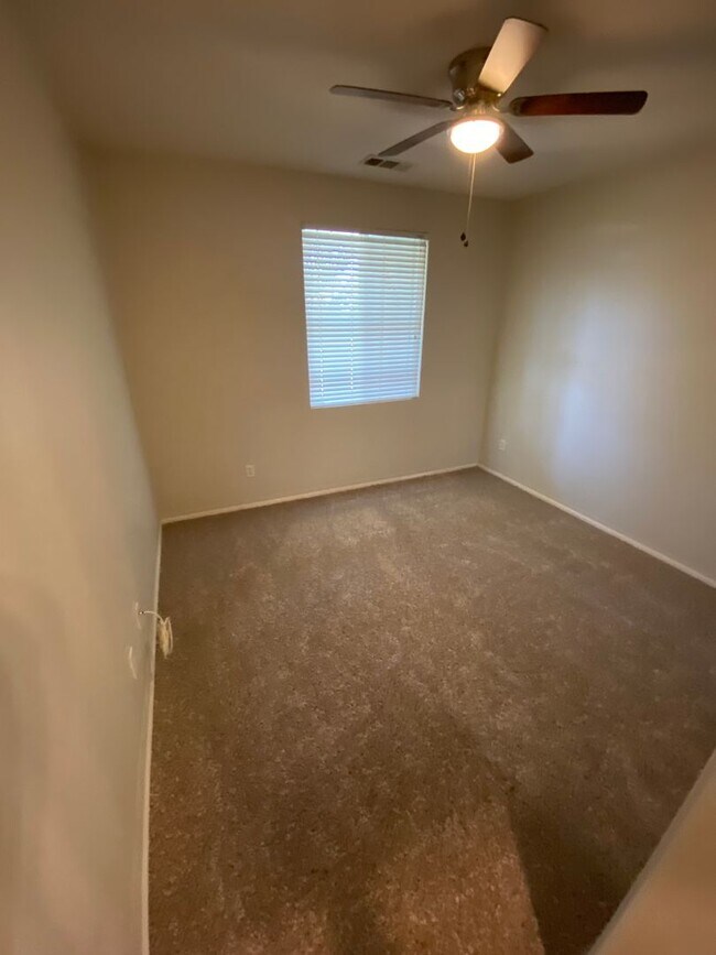 Building Photo - Gorgeous NW Home 4 Bed/3 Bath $2,850 Rent & 2,850 Deposit