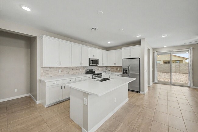 Building Photo - 4 bedroom 1 Story Home