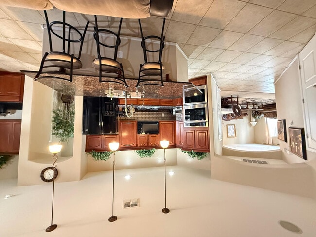 Building Photo - 1928 W Spur Dr