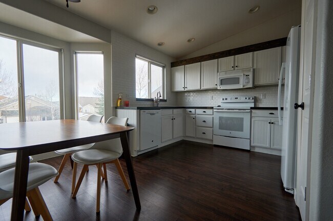 Building Photo - 6543 Trenton St