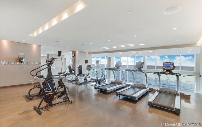 Building Photo - 1830 S Ocean Dr