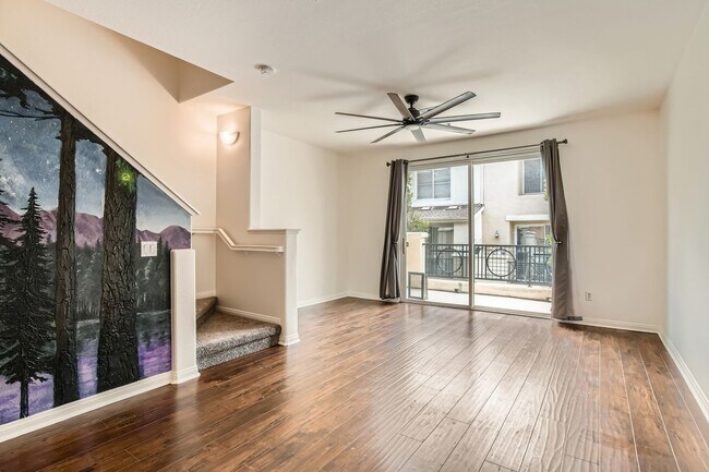 Building Photo - Stylish 2Bd + Den/Office - Townhome in Pri...