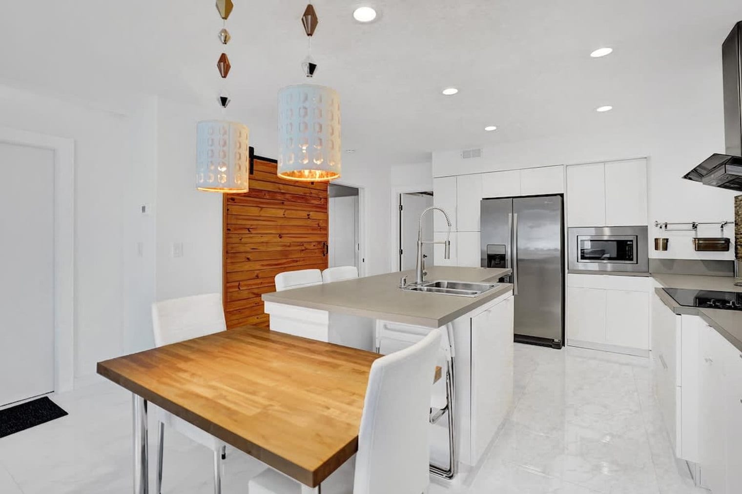 Building Photo - 3215 NE 7th St