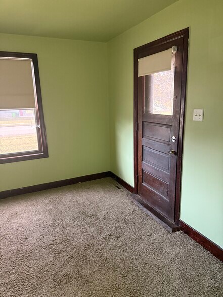 Building Photo - 604 Millersville Ave