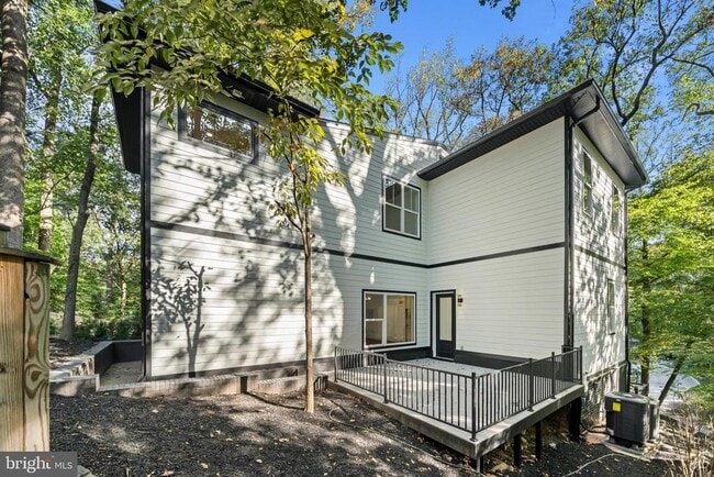 Building Photo - 811 Sligo Creek Pkwy