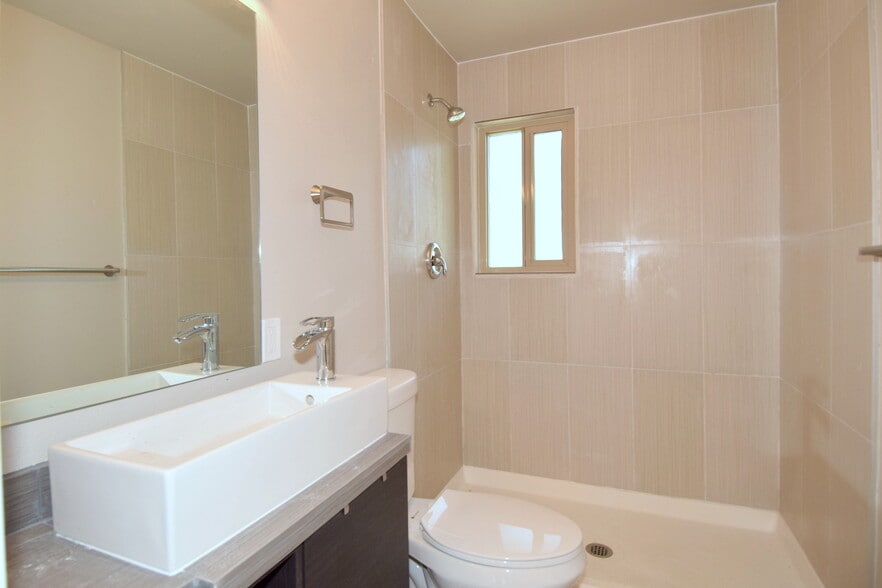 Building Photo - 2805 NE 133rd St