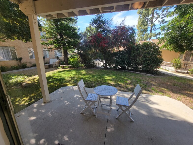 Building Photo - 13531 Wyandotte St