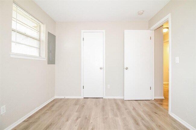 Building Photo - 4220 Corbett Dr