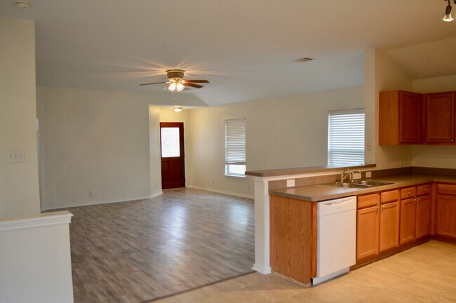 Building Photo - 304 Cattle Run