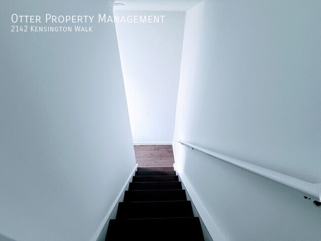 Building Photo - 2142 Kensington Walk