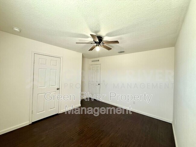 Building Photo - 8704 Lake George Cir W