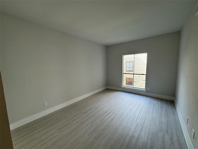 Building Photo - 9803 Club Creek Dr