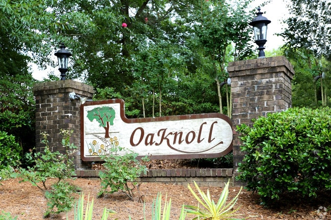 Building Photo - Oak Grove