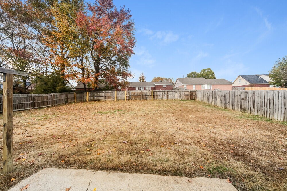 Building Photo - 4230 Ravenwood Dr N