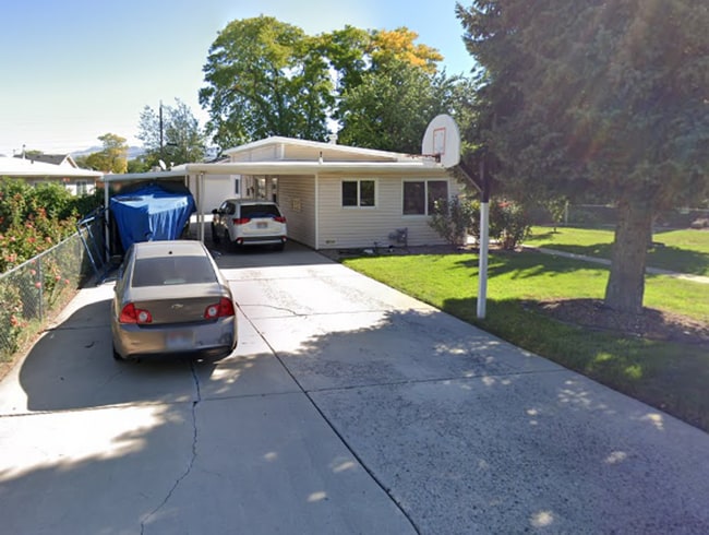 Primary Photo - 4 Bed/2 Bathroom house in West Valley City