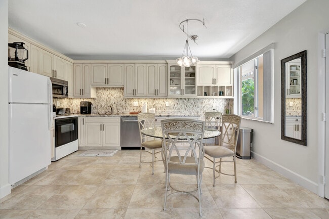 Building Photo - 353 S US Hwy 1