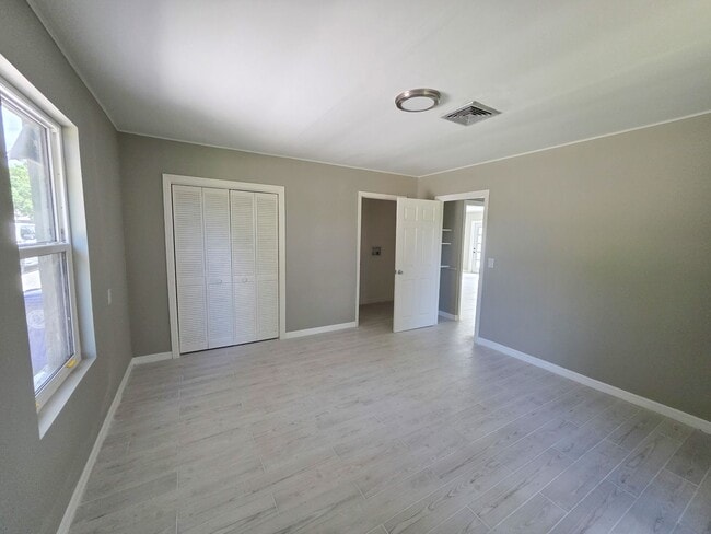 Building Photo - 100% Remodeled 2 bedroom 1.5 bath ANNUAL RENTAL